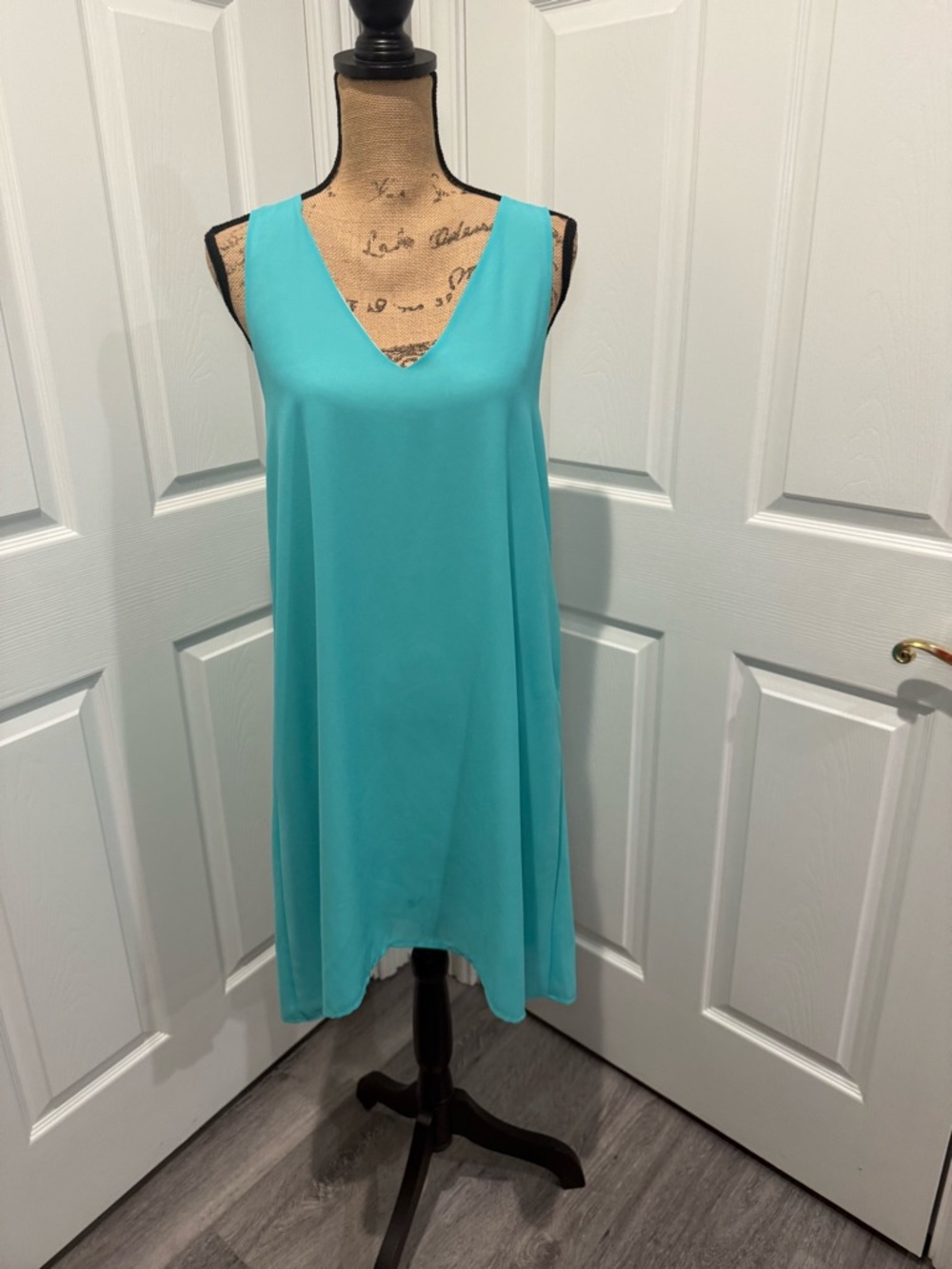 Pearle 88 Women’s Aqua Color Dress with Cream Dress with Cream Base